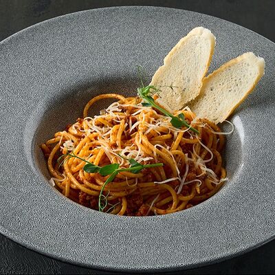 Спагетти Болоньезе в Crazy Brothers! 4-х этажная Пицца по цене 750 ₽