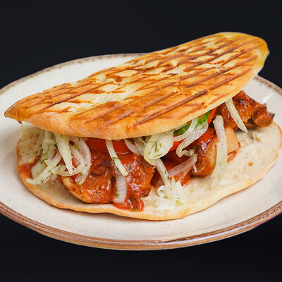 Шашлык из курицы в пите в Гриль Хаус по цене 705 ₽