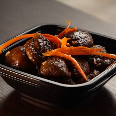 Салат из грибов шиитаке в Пянсе по цене 199 ₽