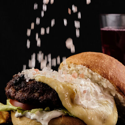 Бургер Халабекон в Duner на углях по цене 840 ₽