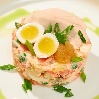 Оливье с курицей и щучьей икрой в One Special по цене 470 ₽