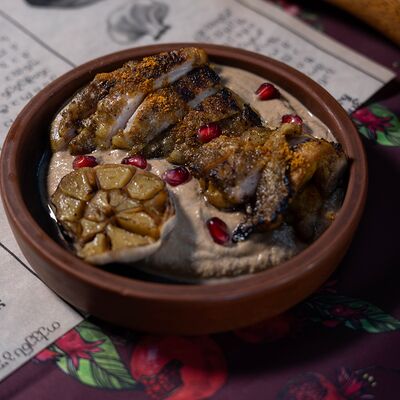 Курица в соусе сациви под хрустящей корочкой с пряным чесноком в Грузинскоебистро Каха по цене 724 ₽