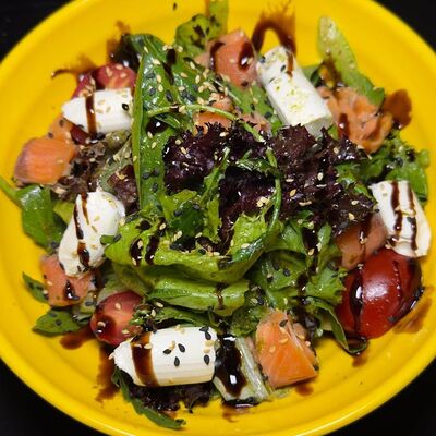 Салат с семгой в Мёд по цене 2945 ₸