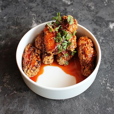 Куриные крылышки в тайском стиле в The Legend 84 по цене 630 ₽