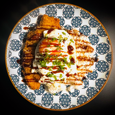 Шницель куриный с рисом и яйцом в Ultramen.jp по цене 390 ₽