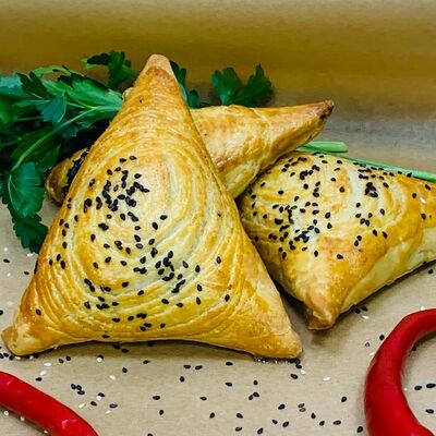 Самса с говядиной в Шаверма по цене 190 ₽