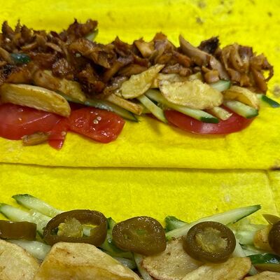 Большая шаурма в сырном лаваше классическая в Brend-doner по цене 320 ₽