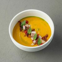 Тыквенный суп с копченой курицей в Диккенс