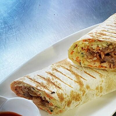 Шаурма классическая с курицей в Шаурма НЯМ НЯМ по цене 330 ₽