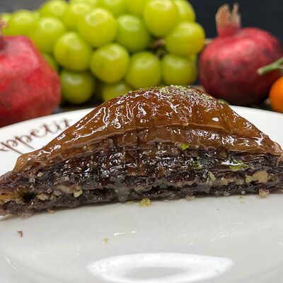 Пахлава шоколадная в ДУРУМ КЕБАБ Турецкая кухня по цене 170 ₽