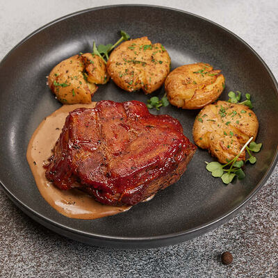 Томленая свиная шея в Family Grill по цене 820 ₽