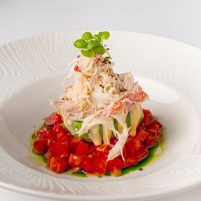 Салат с крабом и авокадо в Leto по цене 2220 ₽