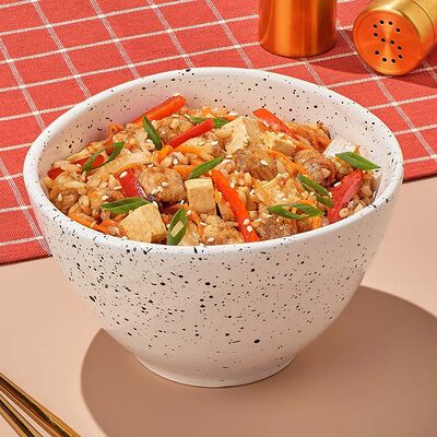 Курица с тофу и рисом в Dostaевский по цене 343 ₽