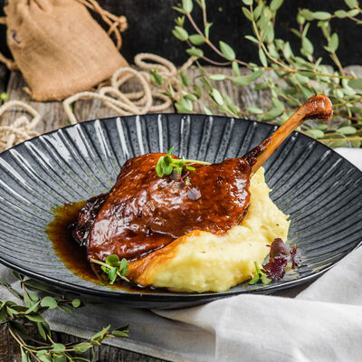 Утиная ножка Конфи в Пряности & Радости на Московском по цене 890 ₽