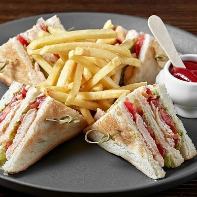 Фирменный сэндвич в Линдерхоф по цене 995 ₽