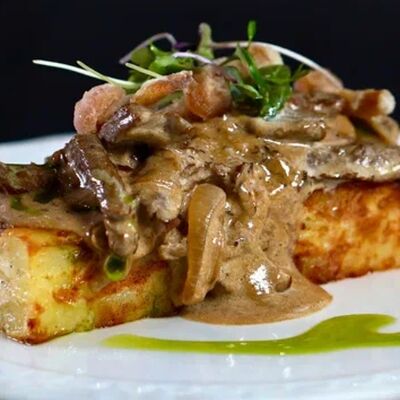 Картовница с говяжьей вырезкой и опятами фри в Ива по цене 1155 ₽