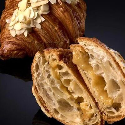 Миндальный круассанв Хани по цене 320 ₽