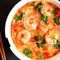 Том ям креветкив Pho +84