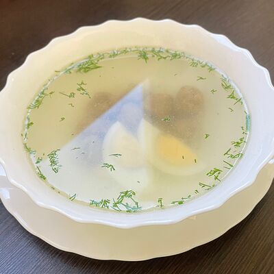 Куриный бульон с мясными фрикаделькамив Братик Томатик по цене 299 ₽