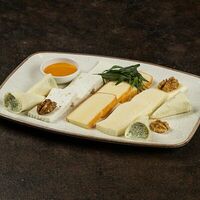 Ассорти грузинских сыров в Лари