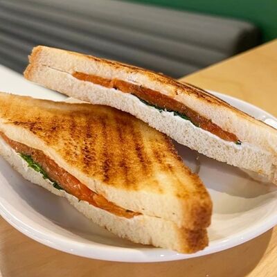 Сэндвич с лососем в Green Green по цене 330 ₽