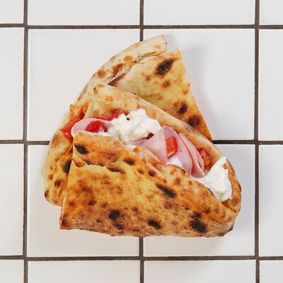 Сэндвич Страчателла & Мортаделла в Padre pizzeria bar по цене 570 ₽