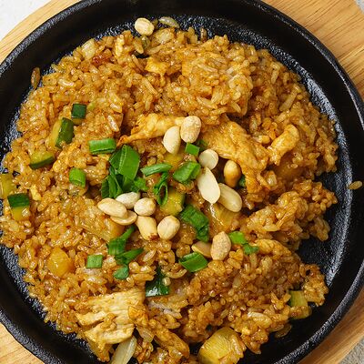 Жареный Рис с ананасом и курицей в China Fashion Food по цене 409 ₽