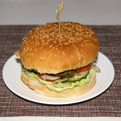 Бургер с курицей в Шашлыки & Пироги по цене 350 ₽