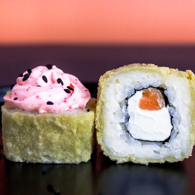 Лава-темпура с лососем в SushiShark по цене 429 ₽