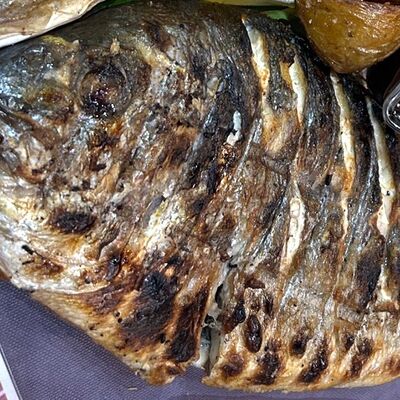Дорада на мангале в Горячо и вкусно по цене 750 ₽