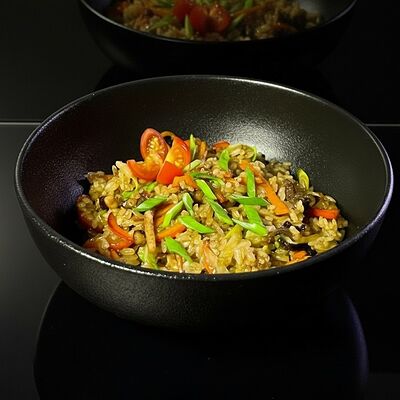 Рис с курицей терияки в Бейкер суши по цене 539 ₽