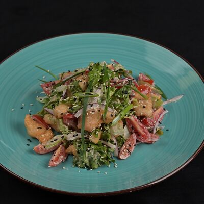 Салат из курицы под кунжутным соусом в Евразия по цене 575 ₽