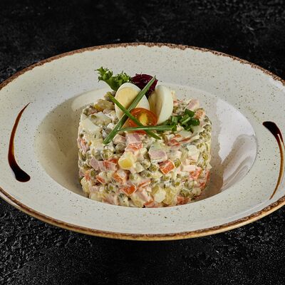 Оливье с ветчиной в Brighton Beach по цене 490 ₽