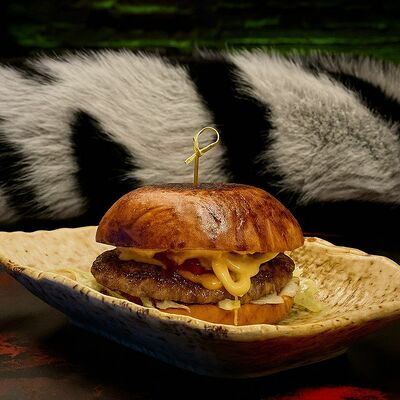 Бургер Вишня в Дикари по цене 700 ₽