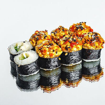 Запеченный ролл с мидиями в Rolls Bar по цене 391 ₽