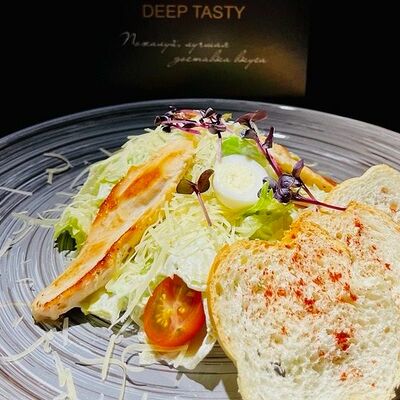 Цезарь с курицей в Deep Tasty по цене 575 ₽