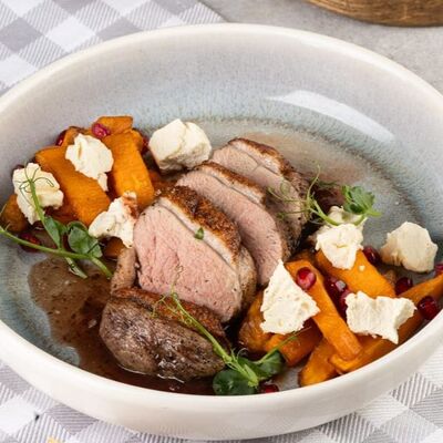 Утиная грудка с бататом и домашним сыром. в Eat fresh по цене 670 ₽