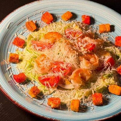 Салат Цезарь с креветками в Шашлычное Царство по цене 620 ₽