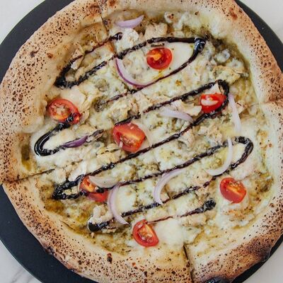 Пицца Курица с соусом песто в Zero pizza по цене 1020 ₽