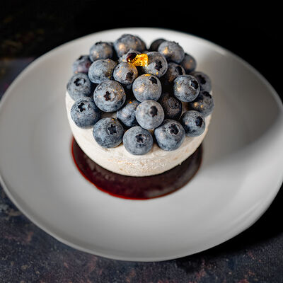 Павлова с голубикой в Гвидон по цене 900 ₽