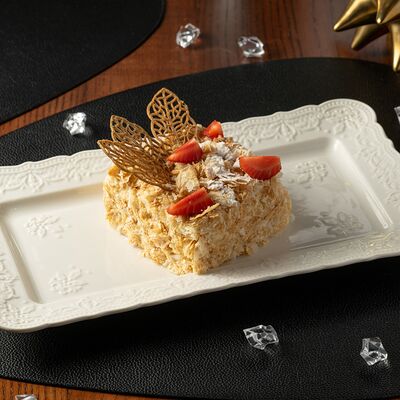 Наполеон с кремом англез в Giorgio Suluguni по цене 690 ₽