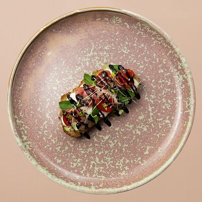 Брускетта со страчателлой и черри в Романовская пекарня по цене 700 ₽