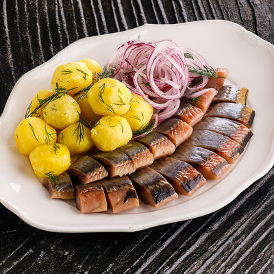 Олюторская сельдь с картофелемв Ginza по цене 1990 ₽