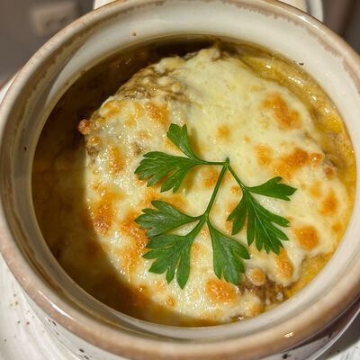 Жаркое под запеченным сыром с говядиной в Чили Gurman Сlub по цене 860 ₽