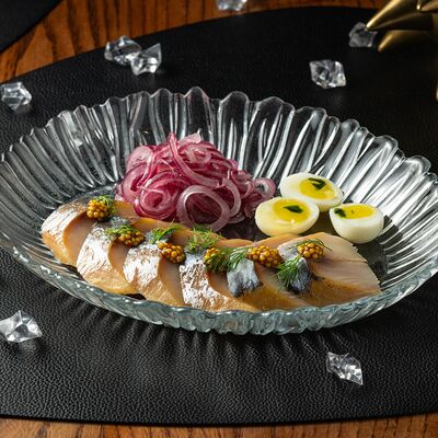 Скумбрия с картофелем, перепелиным яйцом и красным луком в Giorgio Suluguni по цене 760 ₽