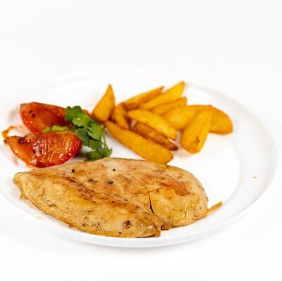 Куриное филе с картофелем в Кино-кафе по цене 400 ₽
