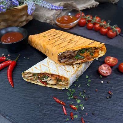 Шаурма на углях со свининой в Kebab&coffee по цене 450 ₽