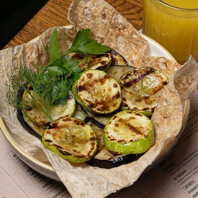 Баклажаны и цукини гриль в Уголёк по цене 350 ₽