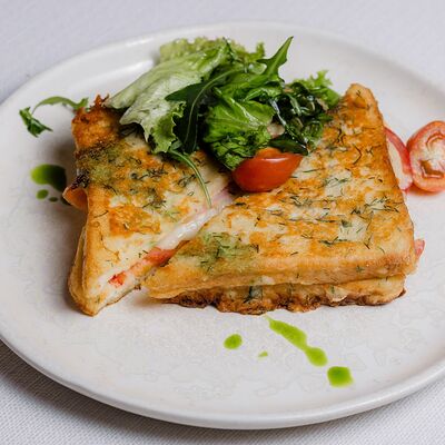 Сэндвич «Моцарелла ин кароцца» с беконом в Ресторан Европа по цене 420 ₽