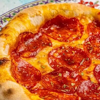 Пицца Пеперони маленькая в Итальянцы по цене 400 ₽